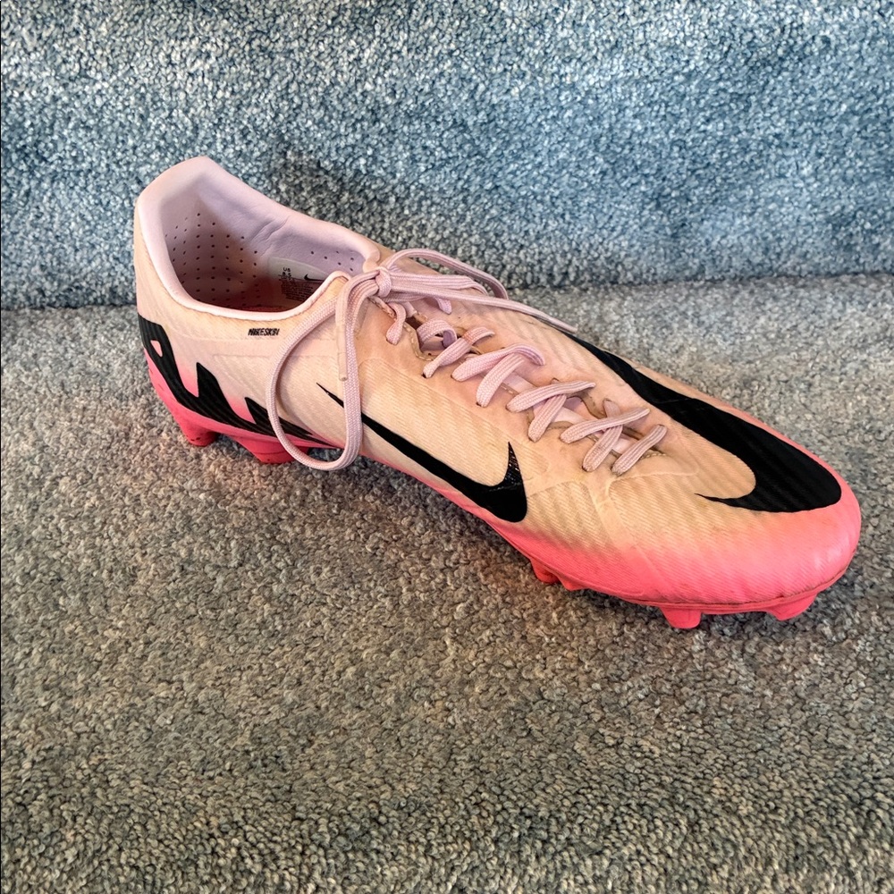 Nike Men's Zoom Mercurial Vapor 15 Academy MG
SIZE:8.5 - Picture 10 of 13